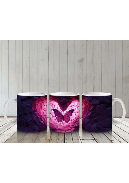 Kalp Şeklinde Işıltılı Taşlar Arasında Kelebek – Baskılı Kahve Kupası