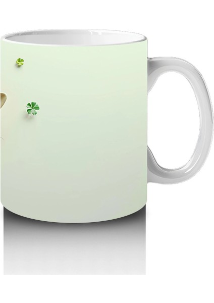 Yonca Yapraklarıyla Süslenmiş Şapkalı Zürafa – Baskılı Kahve Kupası fırsatları