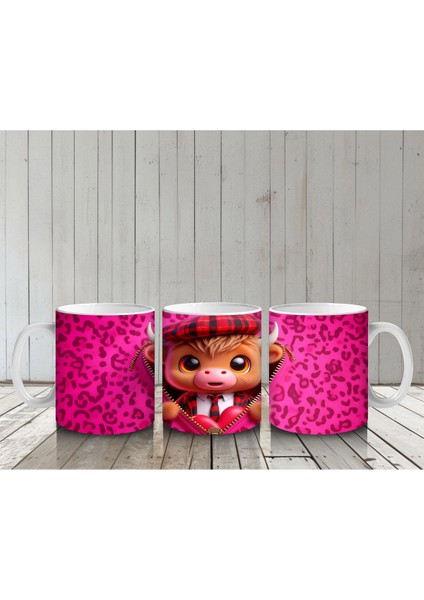 Leopar Desenli Fon Üzerinde Tatlı Oyuncak – Baskılı Kahve Kupası