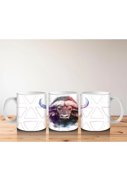 Üçgen Desenli Arka Planda Suluboya Tarzı Manda Illüstrasyonu - Baskılı Kahve Kupası indirimleri