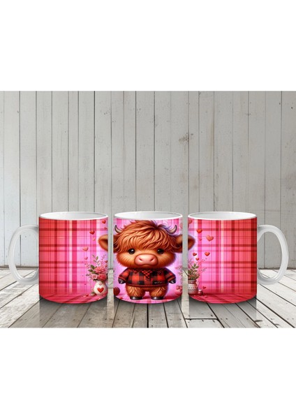 Kareli Arka Planda Çiçek Tutan Sevimli Buzağı – Baskılı Kahve Kupası