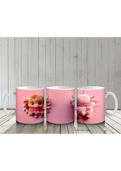 Pembe Arka Planda Sevimli Maskot ve Peluş Karakter – Baskılı Kahve Kupası