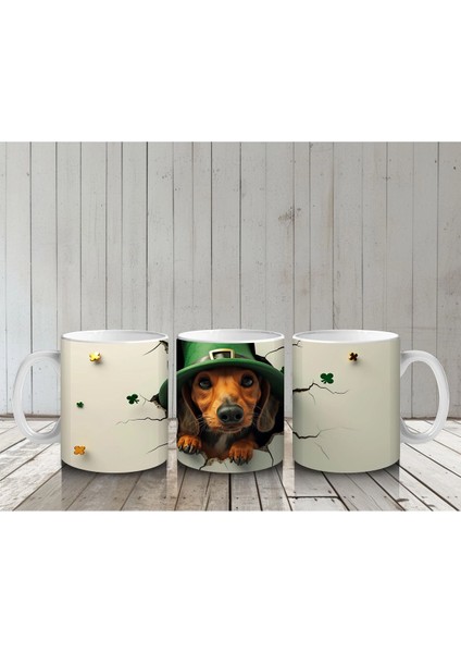 St. Patrick’s Şapkalı Çatlak Zeminden Bakan Dachshund - Baskılı Kahve Kupası