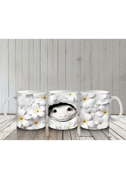 Beyaz Çiçekler Arasında Saklanan Sevimli Yüz Figürü - Baskılı Kahve Kupası