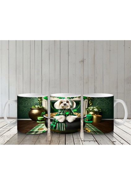 Yeşil Temalı Masada Oturan St. Patrick Bulldog – Baskılı Kahve Kupası