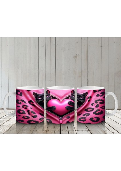 Gri Tüylü Kediler Arasında Kalpli Peluş – Baskılı Kahve Kupası