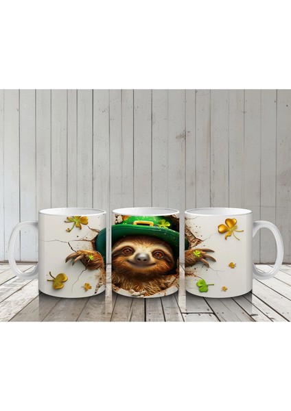 Yonca Yapraklarıyla Süslenmiş Gülümseyen Tembel Hayvan – Baskılı Kahve Kupası