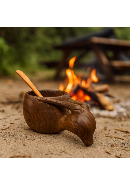 El Yapımı Geyik Detaylı Ceviz Ağacı Kuksa Bardak – Model No: 25 (Özel Yapım)