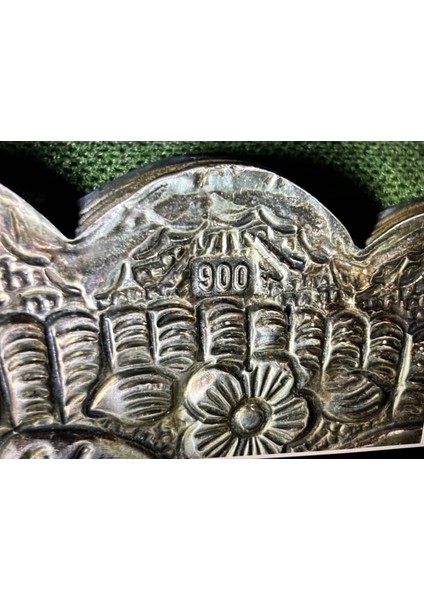 Gümüş Duvar Aynası 29,5 cm x 21 cm x 1 cm Ölçülerinde