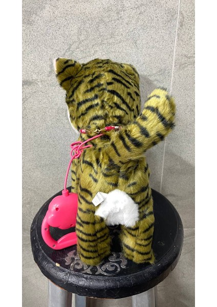 Müzikli Yürüyen Miyavlayan Yalayan Kuyruk ve Başını Sallayan Ses Kaydını Tekrarlayan Pili Peluş Kedi fiyatları