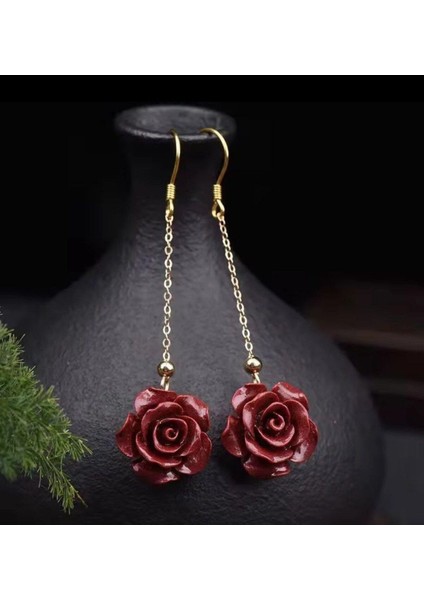 Şıklığınızı Tamamlayacak Kırmızı Çiçek Model Kadın Küpe