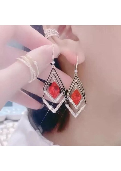 Şıklığı ve Zarafeti Bir Arada Sunan Taşlı Küpe modelleri