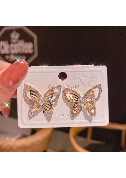 Zarif Kelebek Altın Küpe ile Işıldayın