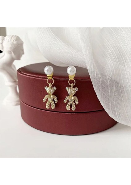 Şık Ayı Modeli Taşlı Inci Küpe ile Göz Alıcı Kombinler