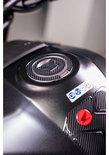 Honda CB500 Hornet 2025 ile Uyumlu Kaydırmaz 6d Karbon 17 Parça Tank Pad Seti GC28 modelleri