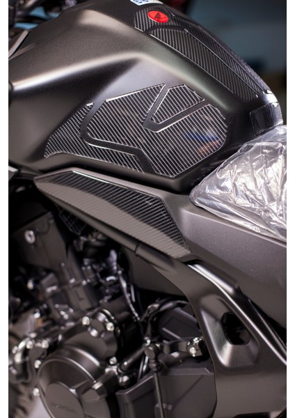 Honda CB500 Hornet 2025 ile Uyumlu Kaydırmaz 6d Karbon 17 Parça Tank Pad Seti GC28 fırsatları