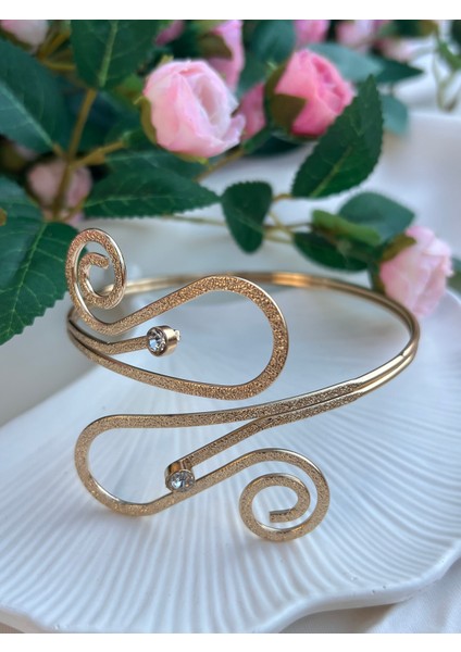 Göksunun Izi - Işıltılı Spiral Taş Detaylı Pazu Bilekliği – Altın Renk Çelik Zarafet