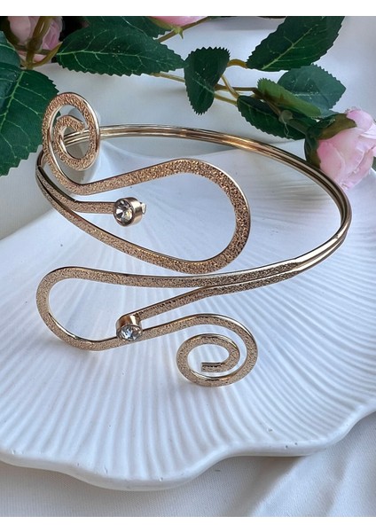 Göksunun Izi - Işıltılı Spiral Taş Detaylı Pazu Bilekliği – Altın Renk Çelik Zarafet modelleri
