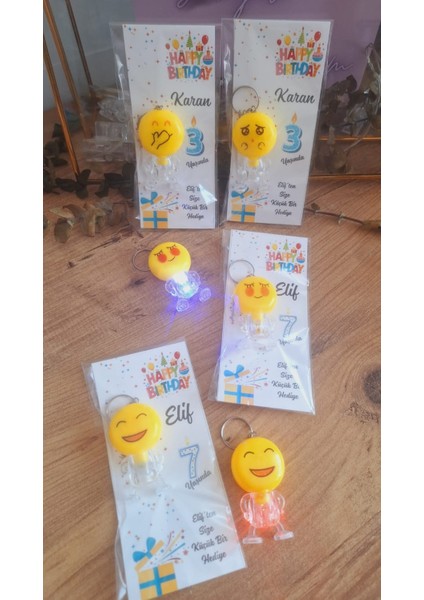 Sevgiliatolyemm Sevgiliatolyemm Mutluluk Getirmesi Dileğiyle Işıklı Emoji Anahtarlık 5 Adet Doğum Günü Hediyelikleri, Bayram Hediyesi, Karne Hediyelikleri, Babyshower, Mevlit Hediyelikleri fiyatları