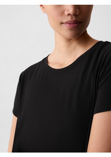 Kadın Siyah Gapfit Breathe Crop T-Shirt modelleri