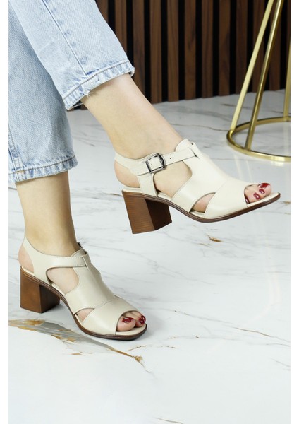 Svajone Bej Hakiki Deri Kesik Detaylı Tokalı Topuklu Sandalet