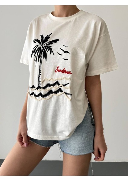 Erica Beyaz Baskılı Nakışlı Tshirt