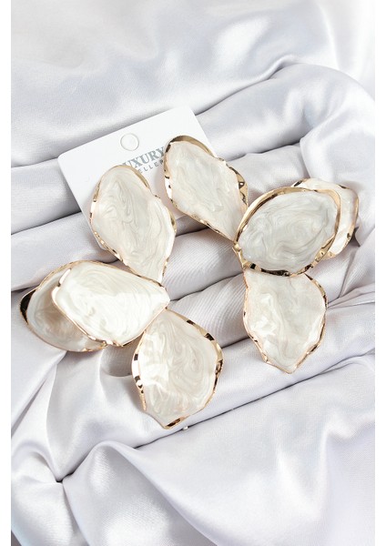 Pirinç Mineli Çiçek Model Gold Renk Kadın Küpe