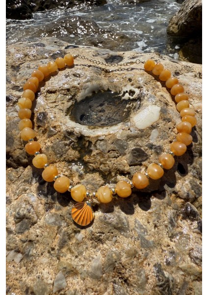 Kehribar Rengi Deniz Kabuklu Boncuklu Kolye