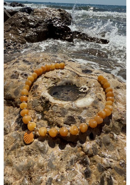 Kehribar Rengi Deniz Kabuklu Boncuklu Kolye modelleri