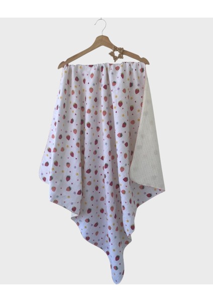 Minik Çilek Pikeli Battaniye