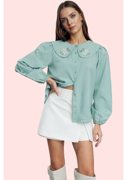 Kadın Pamuklu Dokuma Gömlek Bebe Yaka Nakış Detaylı Günlük ve Şık Kombinler Modern Tasarım