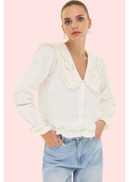 Kadın Regular Gömlek V Yaka Balon Kol Nakışlı Işlemeli Günlük Şık Yaz Aylarının Vazgeçilmezi