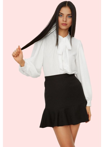 Kadın Dokuma Gömlek Boyundan Bağlamalı Yaka Balon Kol Günlük ve Ofis Şıklığı Modern Tasarım