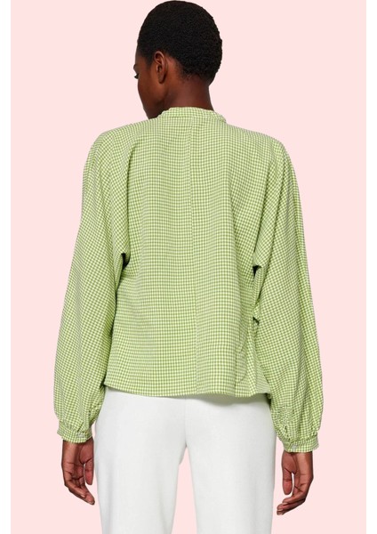 Kadın Kareli Desenli Oversize Gömlek Hakim Yaka Rahat Günlük Stil Yaz Aylarının Vazgeçilmezi modelleri