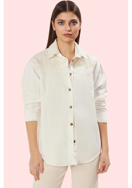 Kadın Oversize Denim Gömlek Nakışlı Desen Pamuk Günlük Stil Hafta Sonu Yaz Aylarının Vazgeçilmezi