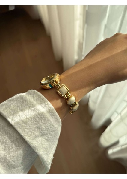 Yuvarlak Kadranlı Beyaz Taşlı Kordon Çelik Gold Kadın Yazlık Kol Saati - 36 modelleri