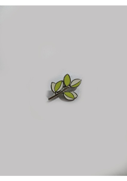 Kadınlara Özel Trend Metal Broş – Zarif Çiçek Deseni ve Renk Alternatifleri fiyatları