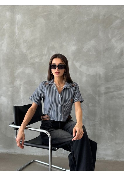 Kemer Detaylı V Yaka Crop Cepli Gömlek modelleri