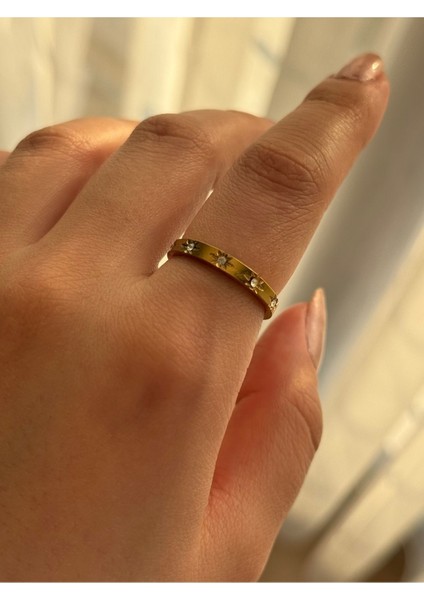Beyaz Taşlı Kuzey Yıldızı Motifli Çelik Gold Yüzük fiyatları