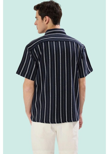 Erkek Basic Oversize Fit Kısa Kollu Gömlek Çizgili Desen Yazlık Yaz Aylarının Vazgeçilmezi modelleri