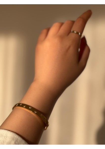 Beyaz Taşlı Yıldız Motifli Çelik Gold Kelepçe Bileklik modelleri