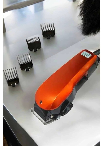 Tıraş Makinesi Uzun Ömürlü Paslanmaz Çelik Bıçaklı USB Şarj Girişli fırsatları