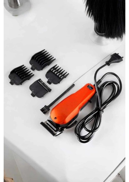 Tıraş Makinesi Uzun Ömürlü Paslanmaz Çelik Bıçaklı USB Şarj Girişli indirimleri