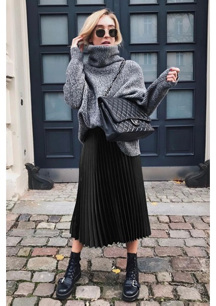 Kadın Siyah Pileli Etek Kombini – Günlük ve Şık Stil | Sonbahar/kış Moda modelleri
