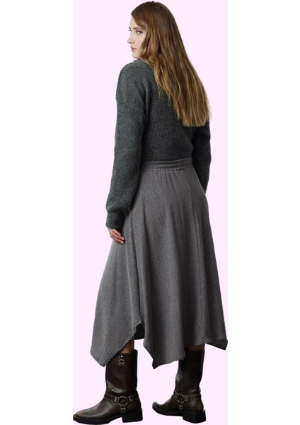 Kadın Günlük Kullanım A Line Midi Etek Yırtmaç Detaylı Asimetrik Yaz Aylarının Vazgeçilmezi modelleri