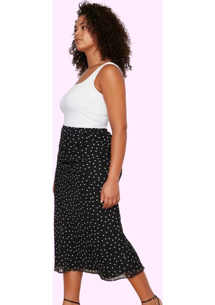 Kadın Puantiyeli Balık Etek Dokuma Şifon Kumaş Günlük ve Özel Günler Için Kaliteli Malzeme modelleri