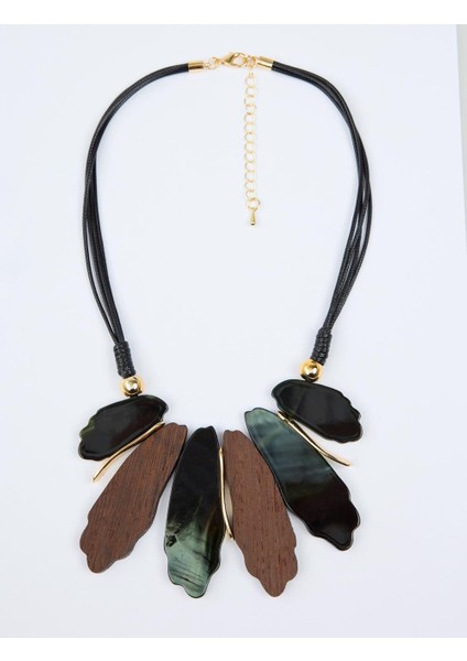 Siyah Ahşap Görünümlü Yaprak Figürlü Kolye
