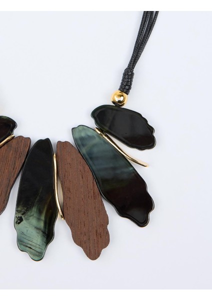 Siyah Ahşap Görünümlü Yaprak Figürlü Kolye fiyatları