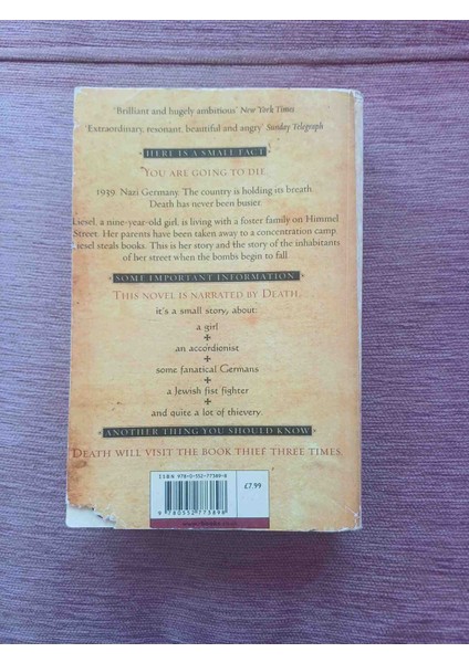 The Book Thief Markus Zusak Ingilizce 2007 Basim 555 Sayfa On ve Arka Kapak Kosede Fotoğraflar Da Gorulen Kucuk Kopuk Var Onun Dışında Kondisyon Çok Iyi Durumda modelleri