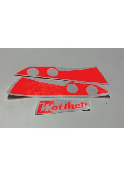 Gılles Yazılı Beyaz Arka Maşa Sticker Etiket Modeli